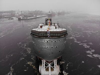 俄羅斯下水怪船!圓滾滾像個蠶寶寶,奇特船型不懼北極冰山和巨浪