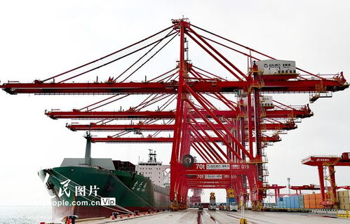 山東日照 全球首個順岸開放式全自動化集裝箱碼頭投產運營