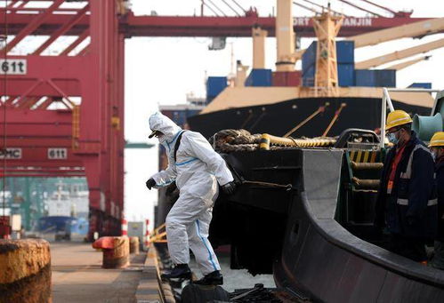 冬天里的天津港引航員