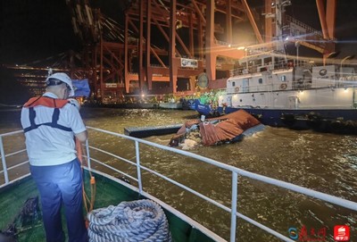 廣州南沙3個集裝箱落水,險情已處置,無人員傷亡