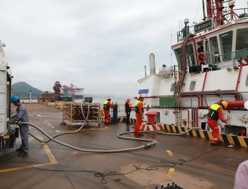 浙江新能源順利完成對 甬港消拖60號 雙燃料港作拖輪的第100船lng加注任務(wù)