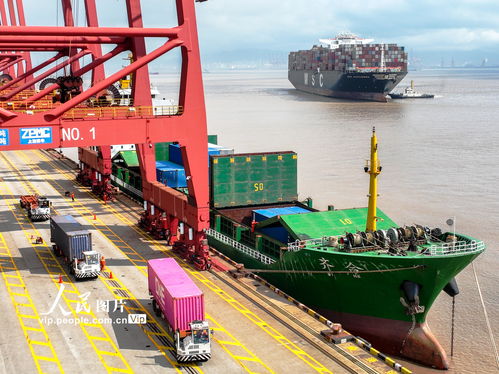 寧波舟山港 船來船往力保外貿(mào)供應產(chǎn)業(yè)鏈順暢