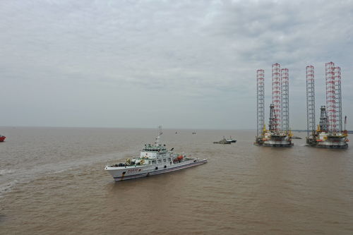 臨港新片區今年第一艘鉆井平臺交付,駛向東海油氣田開展勘探