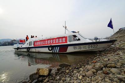 長江堵船不堵心 交運部門免費接送體現宜昌溫度