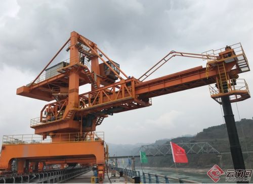 云南最大內陸港口 水富港擴能工程中嘴作業區開港試運行